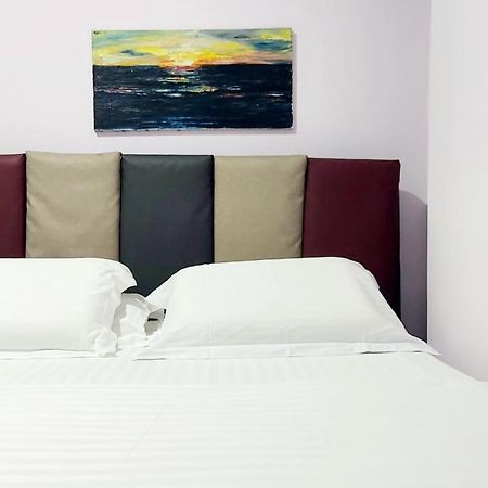 Spacious Family-Friendly Apartment In The Heart Of Bllok Tirana Exterior photo